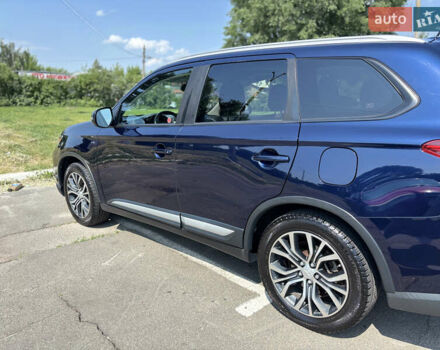 Синий Мицубиси Аутлендер, объемом двигателя 3 л и пробегом 157 тыс. км за 15000 $, фото 3 на Automoto.ua