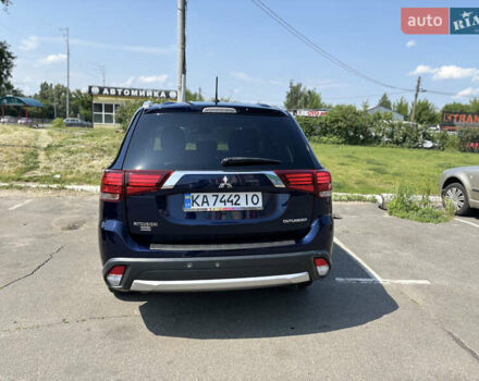 Синий Мицубиси Аутлендер, объемом двигателя 3 л и пробегом 157 тыс. км за 15000 $, фото 5 на Automoto.ua