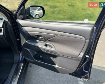 Синий Мицубиси Аутлендер, объемом двигателя 3 л и пробегом 157 тыс. км за 15000 $, фото 12 на Automoto.ua