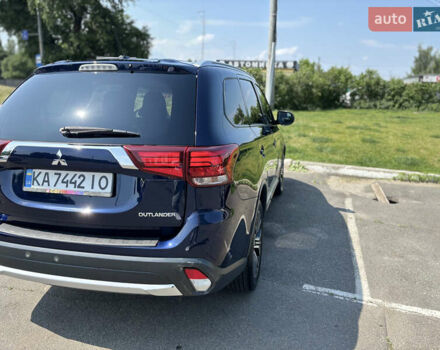 Синий Мицубиси Аутлендер, объемом двигателя 3 л и пробегом 157 тыс. км за 15000 $, фото 6 на Automoto.ua