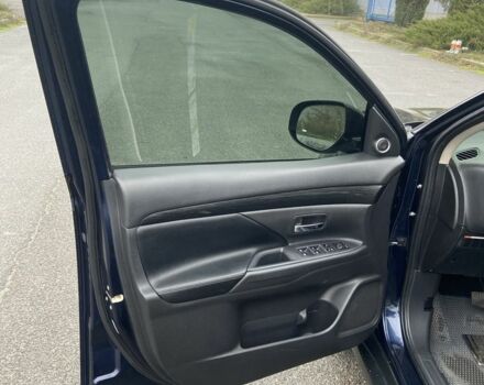 Синий Мицубиси Аутлендер, объемом двигателя 3 л и пробегом 120 тыс. км за 14500 $, фото 7 на Automoto.ua