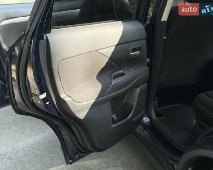 Синий Мицубиси Аутлендер, объемом двигателя 2.4 л и пробегом 102 тыс. км за 15000 $, фото 17 на Automoto.ua