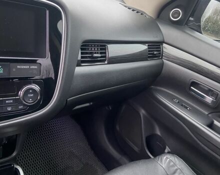 Синий Мицубиси Аутлендер, объемом двигателя 3 л и пробегом 120 тыс. км за 14500 $, фото 13 на Automoto.ua