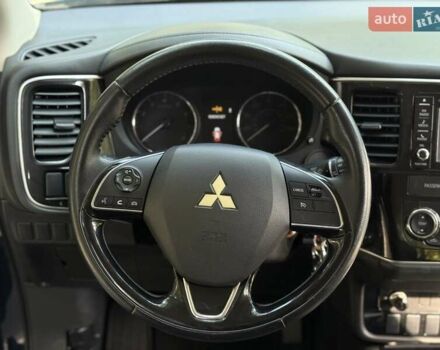Синий Мицубиси Аутлендер, объемом двигателя 2.4 л и пробегом 102 тыс. км за 15000 $, фото 3 на Automoto.ua