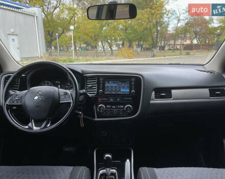 Міцубісі Аутлендер 2017 у Миколаєві на Automoto.ua Синій Міцубісі Аутлендер, об'ємом двигуна 2.36 л та пробігом 135 тис. км за 13899 $, фото 10 на Automoto.ua