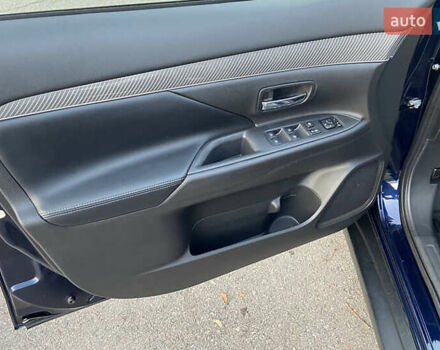 Синий Мицубиси Аутлендер, объемом двигателя 2.36 л и пробегом 71 тыс. км за 13800 $, фото 12 на Automoto.ua