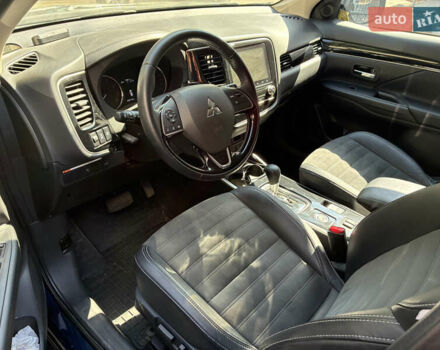 Мицубиси Аутлендер 2020 в Тернополе на Automoto.ua Синий Мицубиси Аутлендер, объемом двигателя 2 л и пробегом 49 тыс. км за 22000 $, фото 18 на Automoto.ua