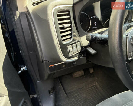 Мицубиси Аутлендер 2020 в Тернополе на Automoto.ua Синий Мицубиси Аутлендер, объемом двигателя 2 л и пробегом 49 тыс. км за 22000 $, фото 13 на Automoto.ua