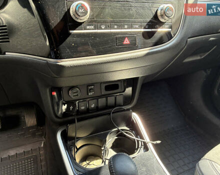 Мицубиси Аутлендер 2020 в Тернополе на Automoto.ua Синий Мицубиси Аутлендер, объемом двигателя 2 л и пробегом 49 тыс. км за 22000 $, фото 12 на Automoto.ua