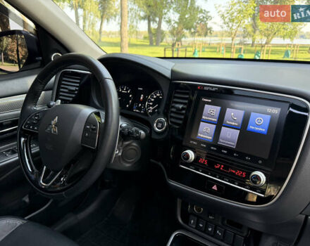 Міцубісі Аутлендер 2021 у Києві на Automoto.ua Синій Міцубісі Аутлендер, об'ємом двигуна 2.36 л та пробігом 70 тис. км за 24000 $, фото 38 на Automoto.ua