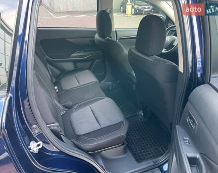 Синий Мицубиси Аутлендер, объемом двигателя 2 л и пробегом 23 тыс. км за 20439 $, фото 6 на Automoto.ua