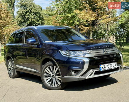 Міцубісі Аутлендер 2021 у Києві на Automoto.ua Синій Міцубісі Аутлендер, об'ємом двигуна 2.36 л та пробігом 70 тис. км за 24000 $, фото 19 на Automoto.ua