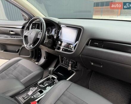 Міцубісі Аутлендер 2021 у Кропивницькому (Кіровограді) на Automoto.ua Синій Міцубісі Аутлендер, об'ємом двигуна 2.4 л та пробігом 85 тис. км за 19950 $, фото 35 на Automoto.ua