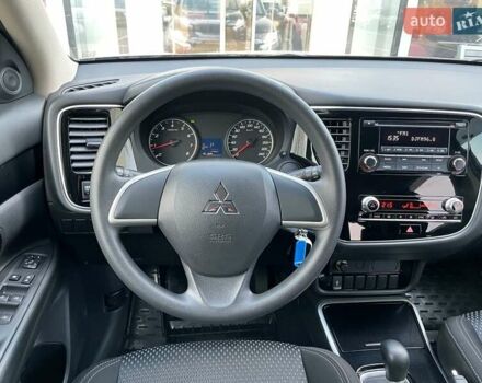 Синий Мицубиси Аутлендер, объемом двигателя 2 л и пробегом 23 тыс. км за 20439 $, фото 8 на Automoto.ua