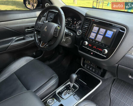 Міцубісі Аутлендер 2021 у Києві на Automoto.ua Синій Міцубісі Аутлендер, об'ємом двигуна 2.36 л та пробігом 70 тис. км за 24000 $, фото 37 на Automoto.ua