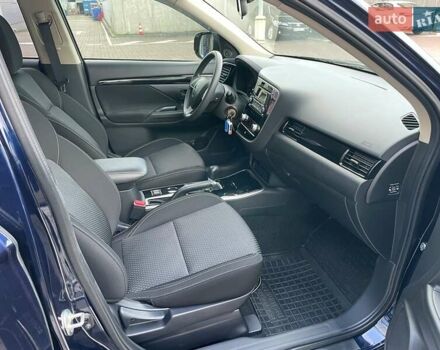 Синий Мицубиси Аутлендер, объемом двигателя 2 л и пробегом 23 тыс. км за 20439 $, фото 5 на Automoto.ua