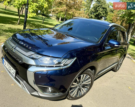 Міцубісі Аутлендер 2021 у Києві на Automoto.ua Синій Міцубісі Аутлендер, об'ємом двигуна 2.36 л та пробігом 70 тис. км за 24000 $, фото 2 на Automoto.ua