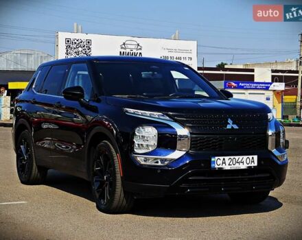Синий Мицубиси Аутлендер, объемом двигателя 2.49 л и пробегом 30 тыс. км за 27500 $, фото 1 на Automoto.ua