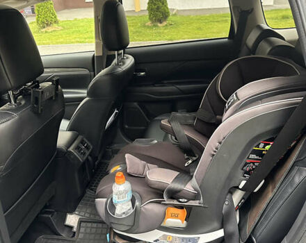 Синий Мицубиси Аутлендер, объемом двигателя 2.36 л и пробегом 47 тыс. км за 34000 $, фото 7 на Automoto.ua