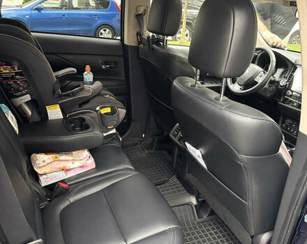 Синий Мицубиси Аутлендер, объемом двигателя 2.36 л и пробегом 47 тыс. км за 34000 $, фото 3 на Automoto.ua