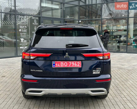 Синий Мицубиси Аутлендер, объемом двигателя 2.5 л и пробегом 15 тыс. км за 35000 $, фото 5 на Automoto.ua