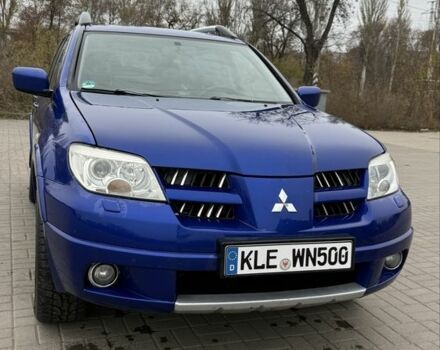 Синий Мицубиси Аутлендер, объемом двигателя 2.4 л и пробегом 243 тыс. км за 5000 $, фото 1 на Automoto.ua