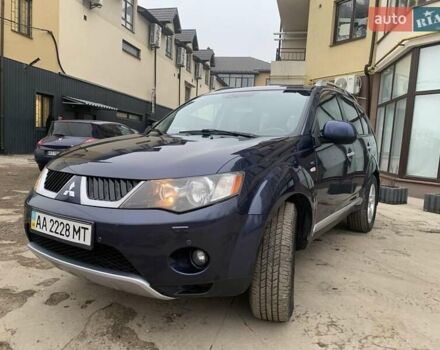 Синий Мицубиси Аутлендер, объемом двигателя 3 л и пробегом 383 тыс. км за 9000 $, фото 1 на Automoto.ua