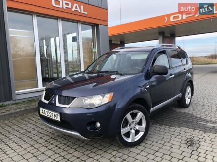 Синий Мицубиси Аутлендер, объемом двигателя 3 л и пробегом 340 тыс. км за 9555 $, фото 1 на Automoto.ua