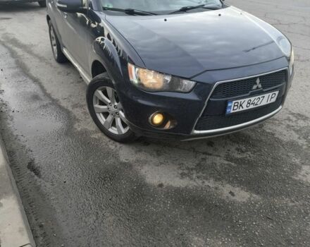 Синий Мицубиси Аутлендер, объемом двигателя 2.3 л и пробегом 246 тыс. км за 5500 $, фото 1 на Automoto.ua