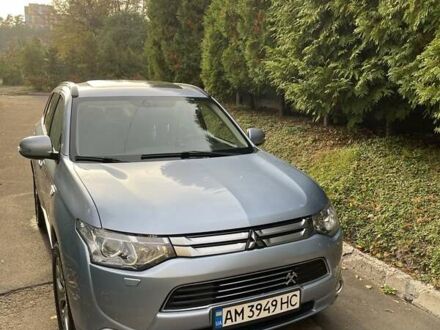 Мицубиси Аутлендер 2013 в Житомире на Automoto.ua Синий Мицубиси Аутлендер, объемом двигателя 2 л и пробегом 140 тыс. км за 14500 $, фото 1 на Automoto.ua