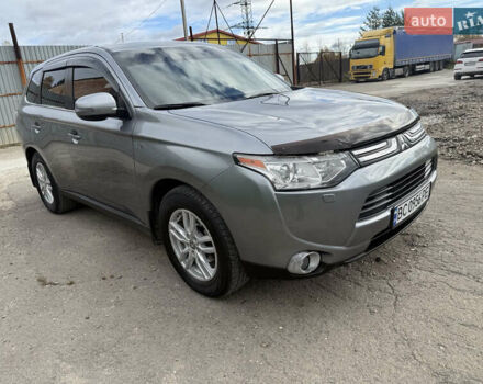 Синий Мицубиси Аутлендер, объемом двигателя 3 л и пробегом 180 тыс. км за 13000 $, фото 1 на Automoto.ua