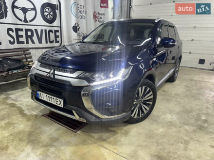 Мицубиси Аутлендер 2020 в Киеве на Automoto.ua Синий Мицубиси Аутлендер, объемом двигателя 2.4 л и пробегом 74 тыс. км за 18400 $, фото 1 на Automoto.ua