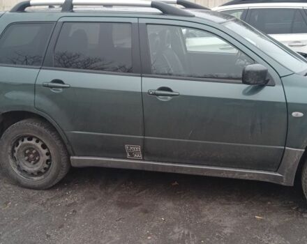 Зеленый Мицубиси Аутлендер, объемом двигателя 2 л и пробегом 220 тыс. км за 6000 $, фото 4 на Automoto.ua