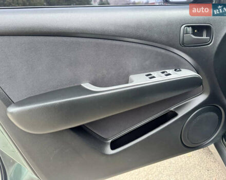 Зеленый Мицубиси Аутлендер, объемом двигателя 2 л и пробегом 194 тыс. км за 6350 $, фото 18 на Automoto.ua