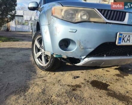 Зеленый Мицубиси Аутлендер, объемом двигателя 3 л и пробегом 235 тыс. км за 7000 $, фото 2 на Automoto.ua