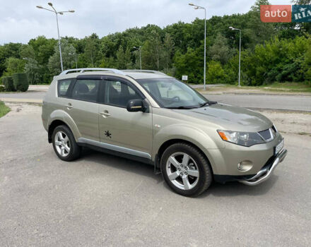 Зелений Міцубісі Аутлендер, об'ємом двигуна 2.4 л та пробігом 290 тис. км за 7000 $, фото 2 на Automoto.ua