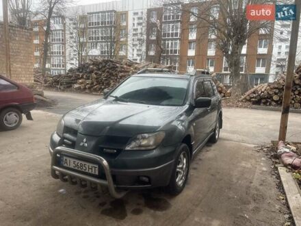 Зелений Міцубісі Аутлендер, об'ємом двигуна 2.4 л та пробігом 300 тис. км за 5000 $, фото 1 на Automoto.ua