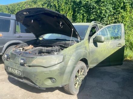 Зеленый Мицубиси Аутлендер, объемом двигателя 2 л и пробегом 400 тыс. км за 4271 $, фото 1 на Automoto.ua