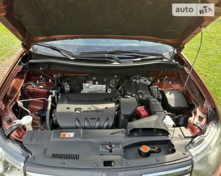Помаранчевий Міцубісі Аутлендер, об'ємом двигуна 0 л та пробігом 185 тис. км за 13490 $, фото 20 на Automoto.ua