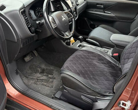 Оранжевый Мицубиси Аутлендер, объемом двигателя 2.36 л и пробегом 201 тыс. км за 10900 $, фото 21 на Automoto.ua