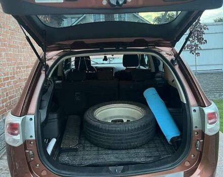 Оранжевый Мицубиси Аутлендер, объемом двигателя 2 л и пробегом 203 тыс. км за 14200 $, фото 4 на Automoto.ua