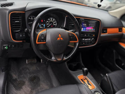 Оранжевый Мицубиси Аутлендер, объемом двигателя 2.36 л и пробегом 155 тыс. км за 12999 $, фото 1 на Automoto.ua