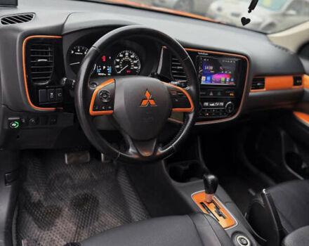 Помаранчевий Міцубісі Аутлендер, об'ємом двигуна 2.36 л та пробігом 155 тис. км за 12999 $, фото 1 на Automoto.ua