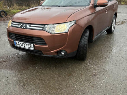 Оранжевый Мицубиси Аутлендер, объемом двигателя 2.36 л и пробегом 201 тыс. км за 10900 $, фото 1 на Automoto.ua