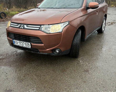 Оранжевый Мицубиси Аутлендер, объемом двигателя 2.36 л и пробегом 201 тыс. км за 10900 $, фото 1 на Automoto.ua