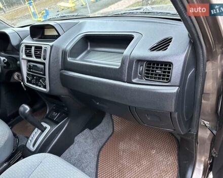 Бежевий Міцубісі Паджеро Пінін, об'ємом двигуна 1.83 л та пробігом 264 тис. км за 5750 $, фото 32 на Automoto.ua