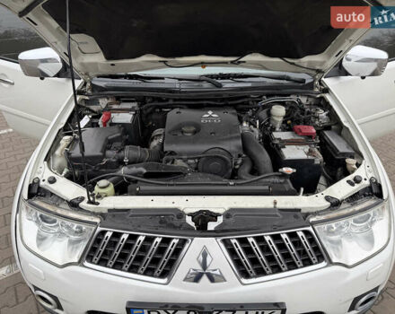 Білий Міцубісі Паджеро Спорт, об'ємом двигуна 2.48 л та пробігом 230 тис. км за 13500 $, фото 11 на Automoto.ua