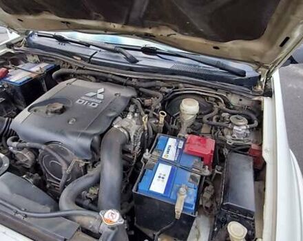 Білий Міцубісі Паджеро Спорт, об'ємом двигуна 2.48 л та пробігом 200 тис. км за 11500 $, фото 35 на Automoto.ua