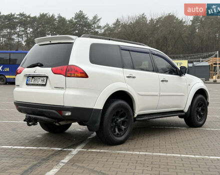 Білий Міцубісі Паджеро Спорт, об'ємом двигуна 2.48 л та пробігом 230 тис. км за 13500 $, фото 4 на Automoto.ua