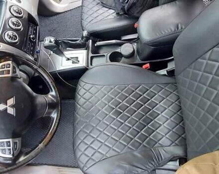 Білий Міцубісі Паджеро Спорт, об'ємом двигуна 2.48 л та пробігом 200 тис. км за 11500 $, фото 25 на Automoto.ua